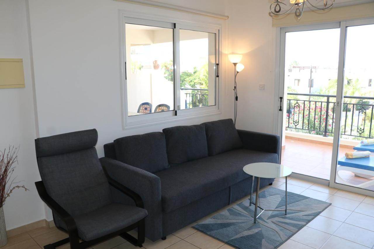Sunset Apartment With Pool & 10 Mins To Venus Beach Paphos Bagian luar foto