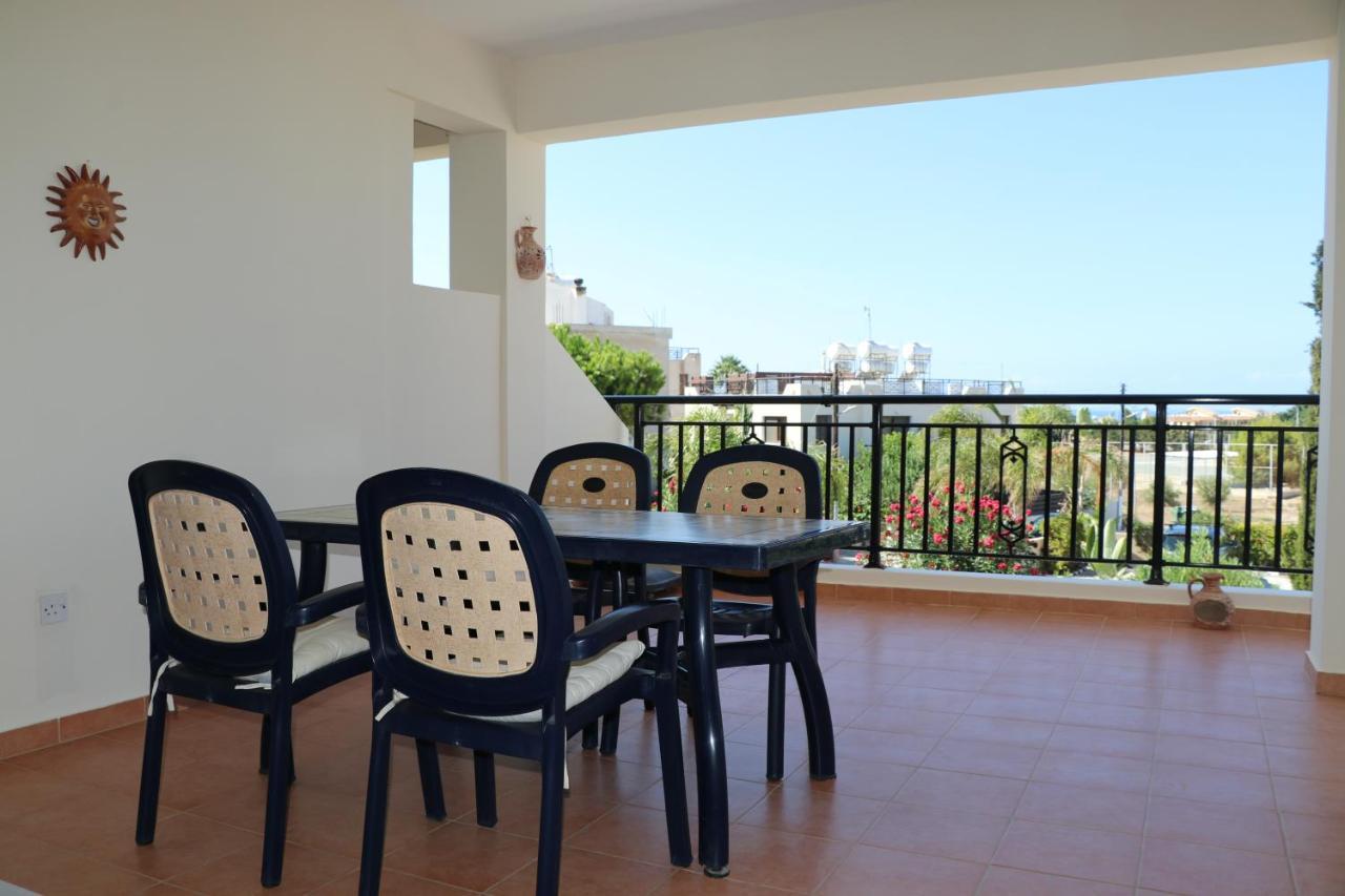 Sunset Apartment With Pool & 10 Mins To Venus Beach Paphos Bagian luar foto