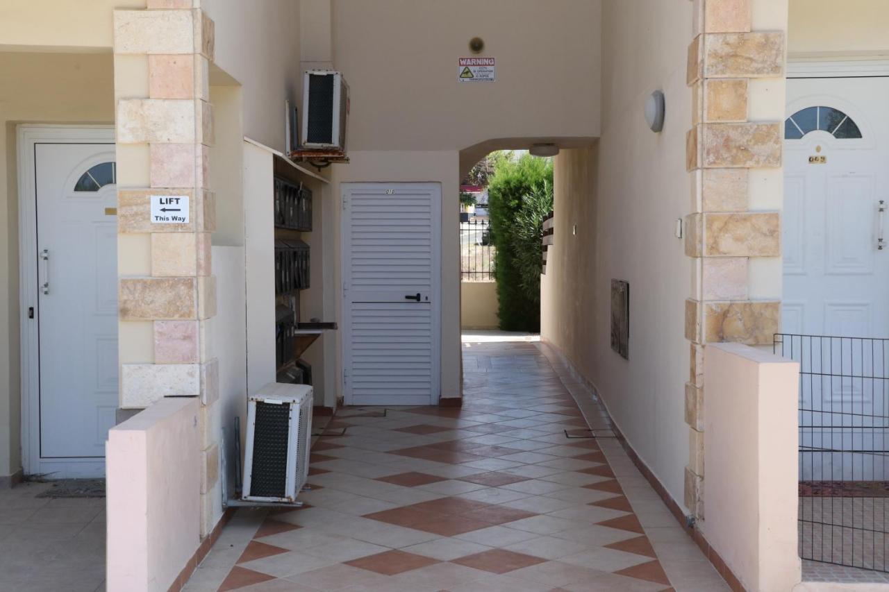 Sunset Apartment With Pool & 10 Mins To Venus Beach Paphos Bagian luar foto