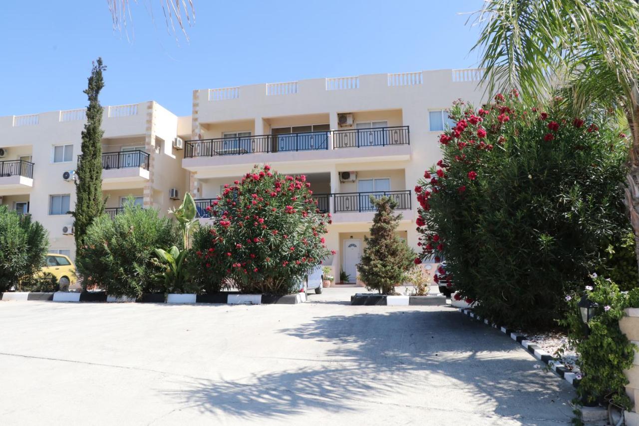 Sunset Apartment With Pool & 10 Mins To Venus Beach Paphos Bagian luar foto